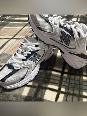 New Balance 530 White Silver Metallic Black Sneakers